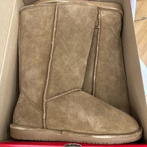 NIB bearpaw boots